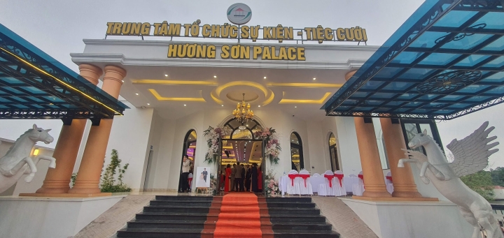 Tổ chức sự kiện